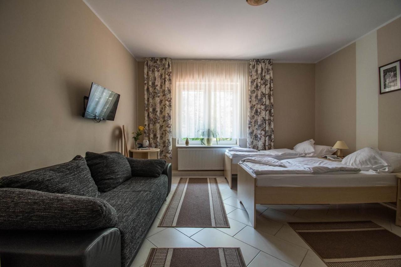 Kompleks Wypoczynkowo-Konferencyjny Mazur-Syrenka Krutyń Esterno foto